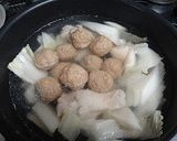 鶏団子と手羽元の白菜スープ作り方3写真