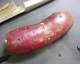 簡単！葱たっぷり☆さつまいものお味噌汁作り方1写真