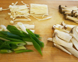 ざる蕎麦 茸と長ねぎの温つけ汁作り方1写真