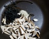 平茸、人参、モヤシなどの塩コショウ油炒め作り方2写真