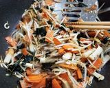 平茸、人参、モヤシなどの塩コショウ油炒め作り方6写真