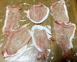 レンジだけ♪ピリ辛ダレで豚肉の水菜巻き作り方2写真