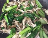舞茸と小松菜のにんにくしょうゆバター炒め作り方3写真