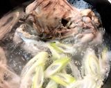 味付けは塩だけ!鶏ガラ出汁の根菜スープ作り方1写真