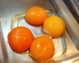 卵黄の醤油漬け♪簡単美味しいクセになる！作り方1写真