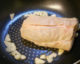 豚肩ロースブロックを茹でて焼いて煮て。作り方3写真