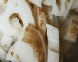 皮付きレンコンと鶏皮の塩炒め作り方1写真