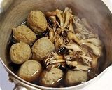 ５分で美味しい！鰯つみれと舞茸の炊いたん作り方3写真