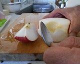 ヨーグルトに合うリンゴの赤ワイン煮込み作り方1写真