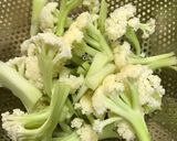 カリフローレとミニキャベツのにんにく炒め作り方1写真