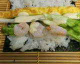 おっさんの冷凍エビ胡瓜葉野菜卵の巻き寿司作り方25写真