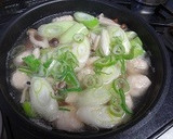 鶏団子とネギとほうれん草スープ作り方3写真
