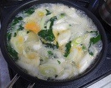 鶏団子とネギとほうれん草春雨スープ作り方4写真