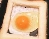 【簡単朝ご飯】埋め込み式目玉トースト作り方2写真