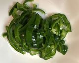 ピーマンと豚肉のピリ辛炒め作り方1写真
