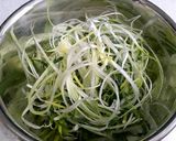 細切り☆ねぎま焼き鳥とトロリ温玉の親子丼作り方1写真