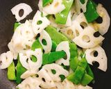 れんこんとモロッコインゲンのにんにく炒め作り方4写真