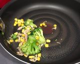 ブロッコリーとツナとコーンのコンソメ炒め作り方3写真