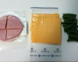 インゲン×ハム×チーズの餃子の皮包み揚げ作り方1写真