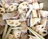 素材の旨味がじんわり 鶏と根菜の煮物作り方4写真