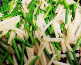 じゃがいもとニンニクの芽と豚肉の炒め物❤作り方5写真