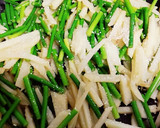 じゃがいもとニンニクの芽と豚肉の炒め物❤作り方5写真