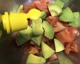 簡単！アボカドトマトのレモンがけ作り方1写真