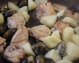 あさりと鶏もも肉とじゃがいものバター蒸し作り方5写真
