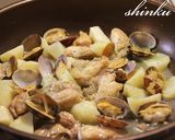 あさりと鶏もも肉とじゃがいものバター蒸し作り方8写真