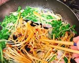 豆苗と山茶茸、ベーコンのバター炒め作り方4写真