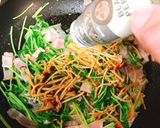 豆苗と山茶茸、ベーコンのバター炒め作り方5写真