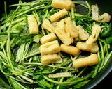 みぶ菜とお揚げさんの簡単炒め煮作り方3写真