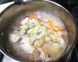 たっぷり野菜と温玉のせ彩り熱々鶏うどん作り方4写真