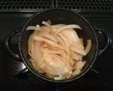 ココット鍋でオニオングラタンスープ作り方2写真