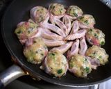詰め込んでないけど…乗せて焼く手羽餃子♪作り方13写真