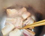 しみしみ〜新じゃがいも♡味噌味の豚の角煮作り方2写真