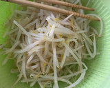 もやしと豚ばら肉の胡麻味噌マヨ和え〜作り方2写真