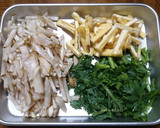 ◆春菊と菊芋とお揚げさんの味噌汁◆作り方1写真
