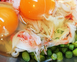 にんにくの芽とカニカマの卵焼き作り方3写真