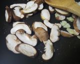 椎茸とじゃが芋のニンニク炒め♪作り方5写真