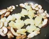 椎茸とじゃが芋のニンニク炒め♪作り方6写真