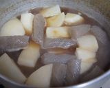 丸大根、蒟蒻、油揚げの炊いたん作り方1写真