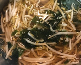 煮汁リメイク！もやしとわかめのスープ作り方4写真