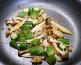 簡単副菜！鶏とオクラの柚子胡椒炒め作り方3写真