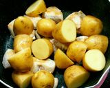 鶏胸肉で。簡単☆ピリ辛肉じゃが作り方3写真