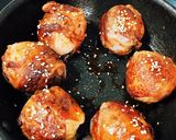 鍋のお供にも！焼肉のタレで肉巻きおにぎり作り方5写真