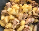 鳥もも肉のコンソメポテト作り方4写真