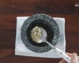 タイの菓子: 黄色のカオニャオとエビ作り方19写真