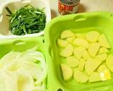 鯖缶でじゃがいもとニラの味噌煮作り方1写真