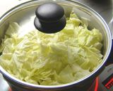 ホッとするね♪キャベツと鶏ミンチのスープ作り方1写真